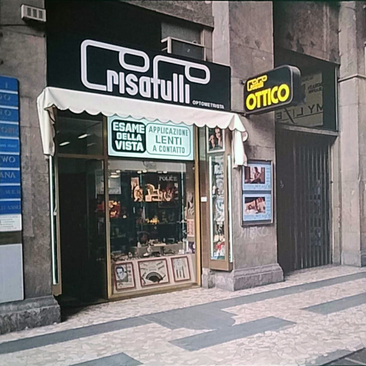 Una boutique di ottica con un'insegna Crisafulli Ottico Optometrista.- Crisafulli Eyewear a Milano